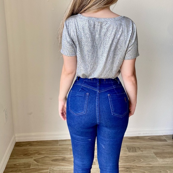 White House Black Market - Metallic-Print V-Neck Tee Size Large. - Picture 7 of 16